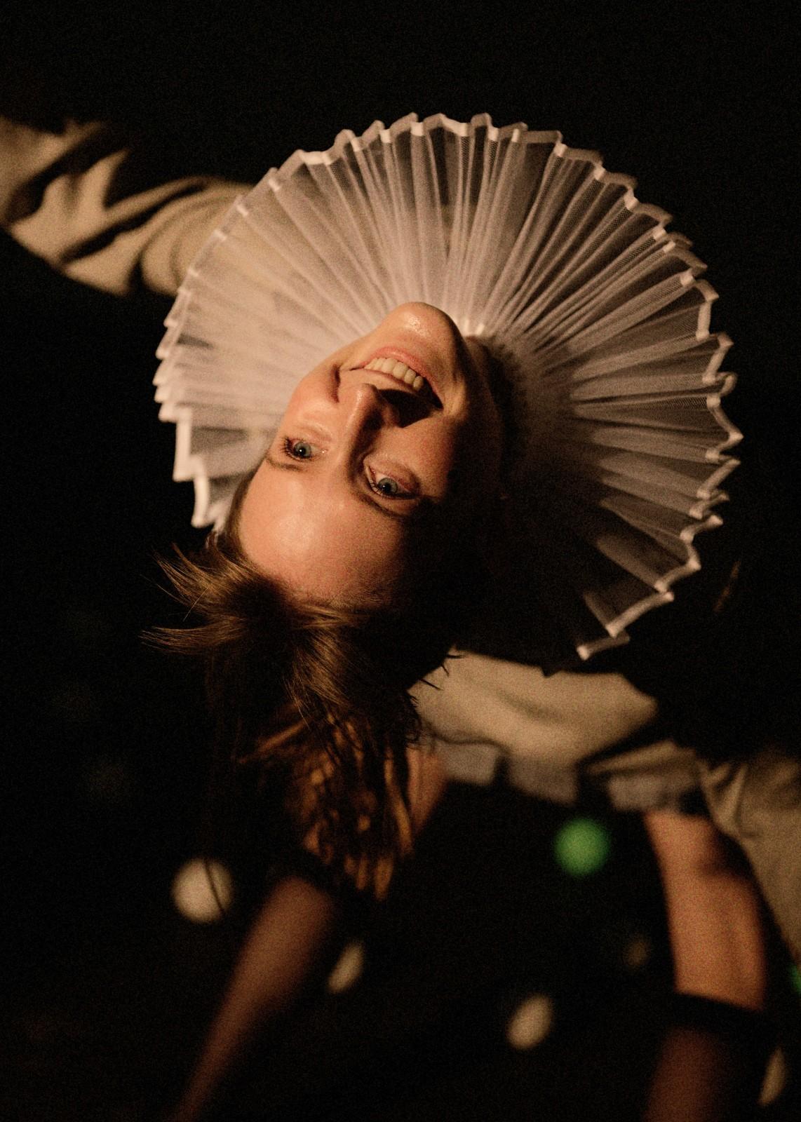 Hot Damn Hannah - Gandini Juggling (c) Camilla Greenwell