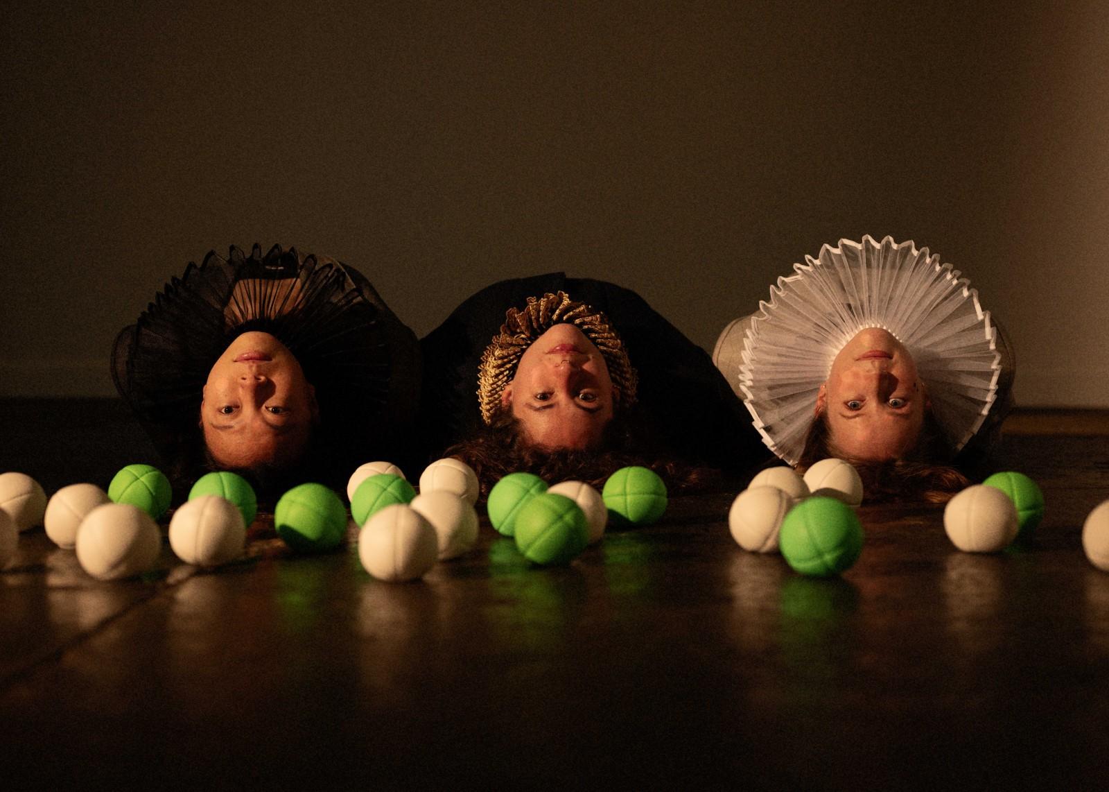 Hot Damn Hannah - Gandini Juggling (c) Camilla Greenwell